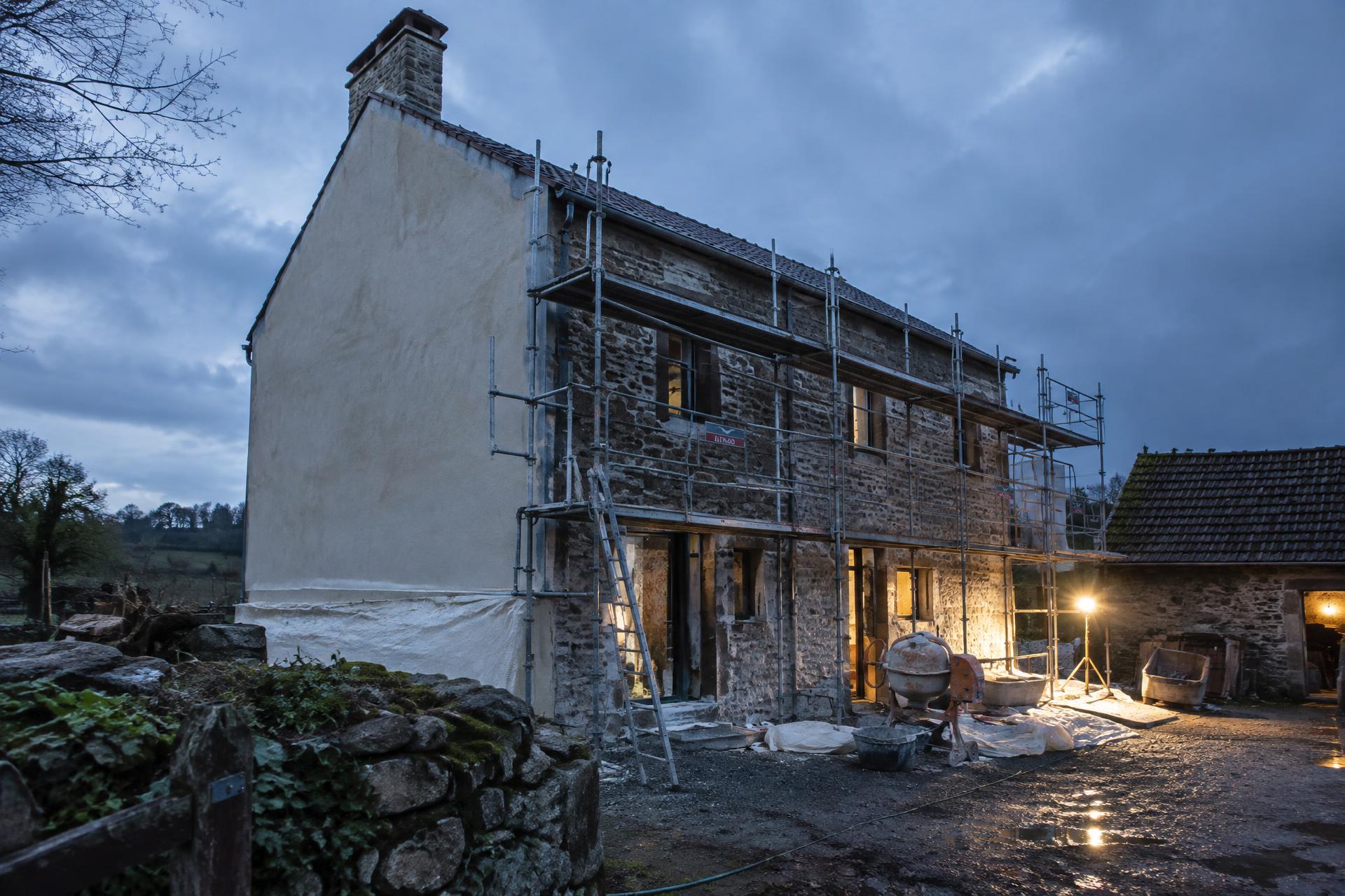 Chantier de maison en pierre réalisé par GFR Constructions en Creuse